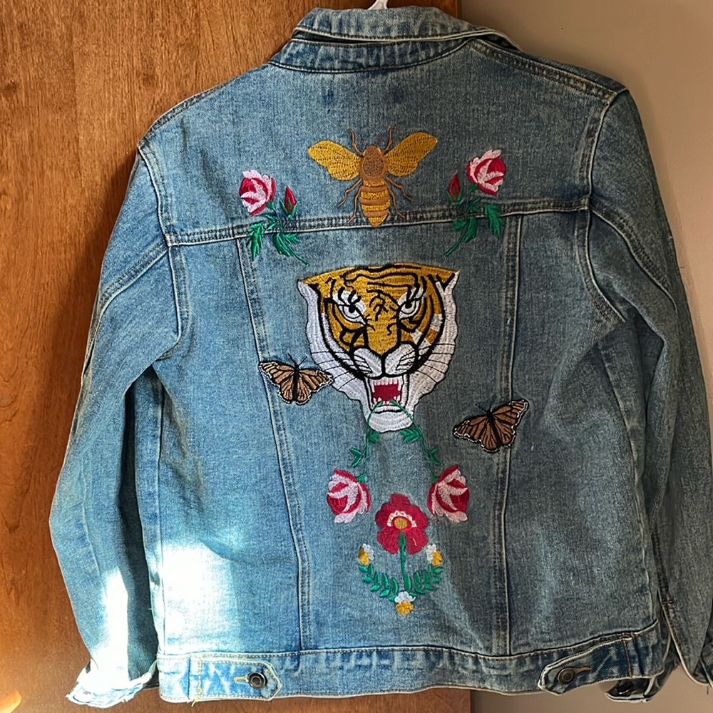 Women’s so cute detailed tiger Jean jacket
